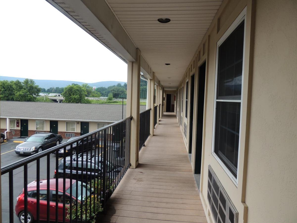Super 8 By Wyndham Mifflinville Near Bloomsburg Экстерьер фото