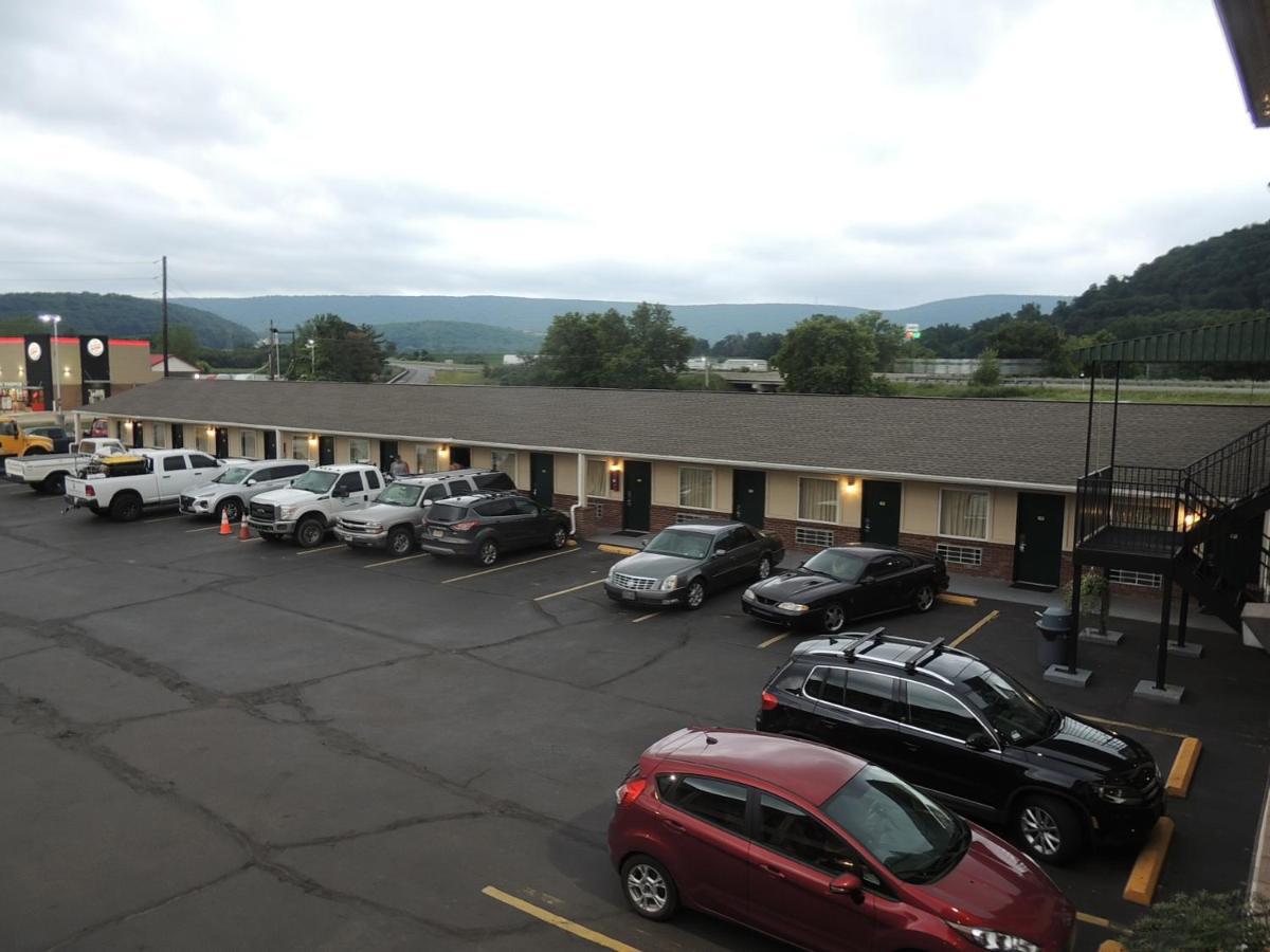 Super 8 By Wyndham Mifflinville Near Bloomsburg Экстерьер фото