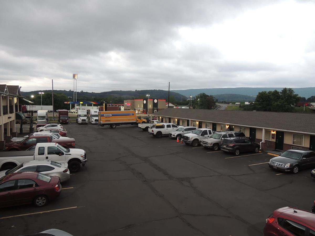 Super 8 By Wyndham Mifflinville Near Bloomsburg Экстерьер фото