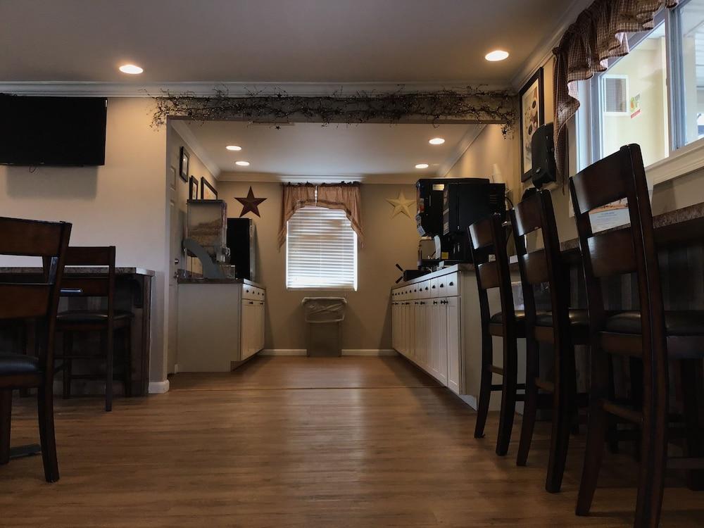 Super 8 By Wyndham Mifflinville Near Bloomsburg Экстерьер фото